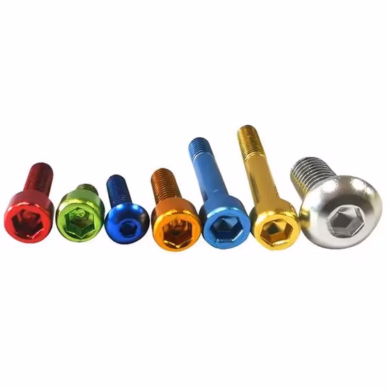 Venta al por mayor Al6063 Al7075 anodizado M3 M4 M5 M6 tuercas y pernos de color de cabeza de botón M3 M4 M5 M6 aluminio 7075 tornillo hexagonal de cabeza de botón 10% de descuento
